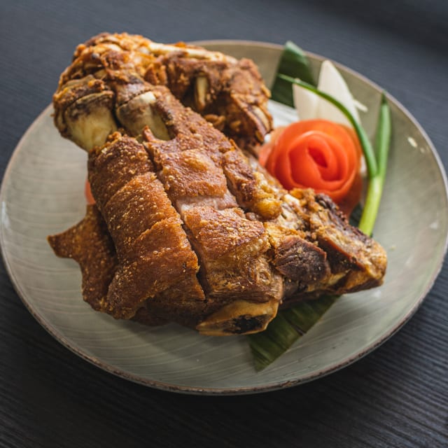 Crispy Pata (3XL).